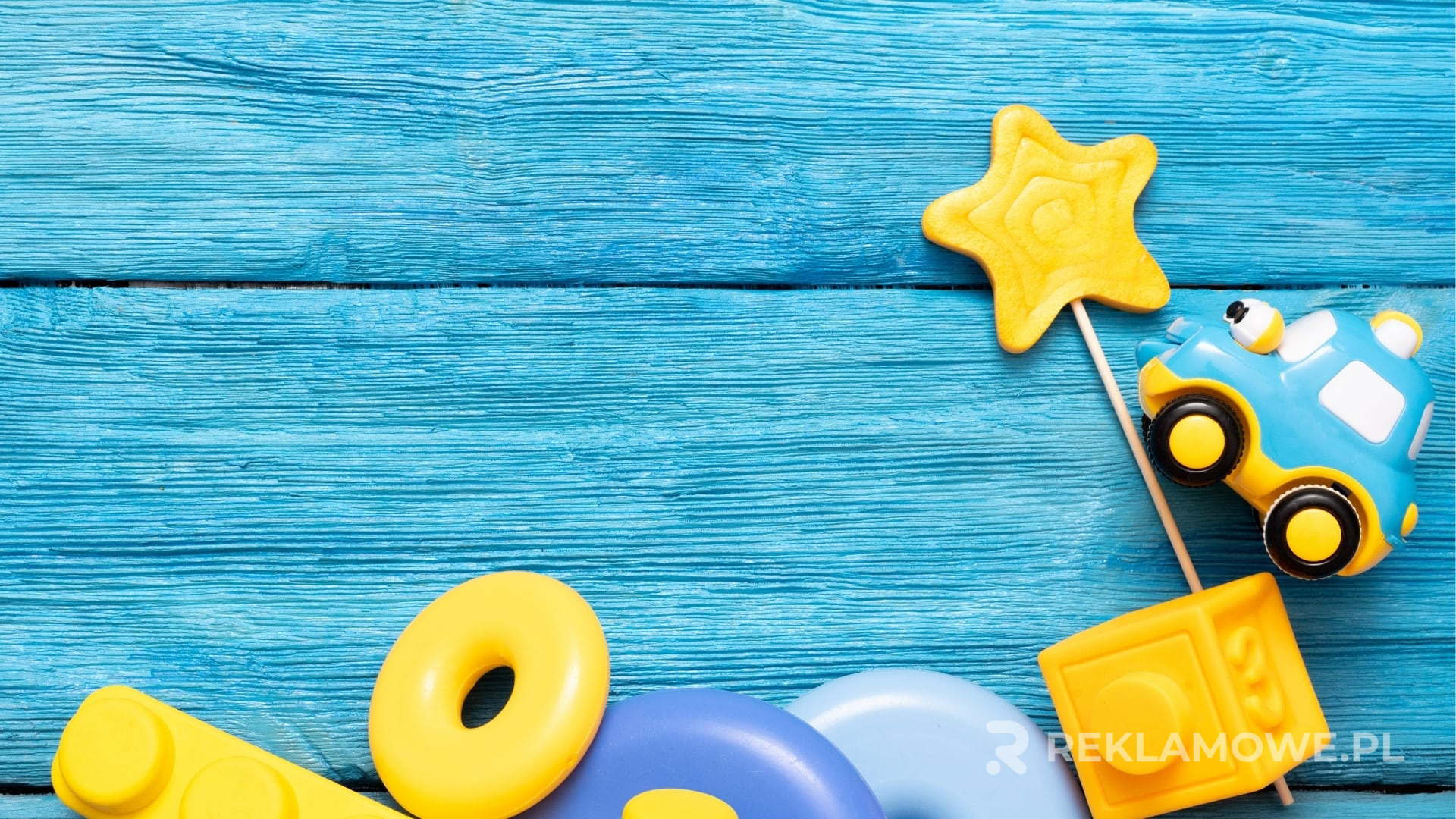 Zestaw różnorodnych zabawek reklamowych